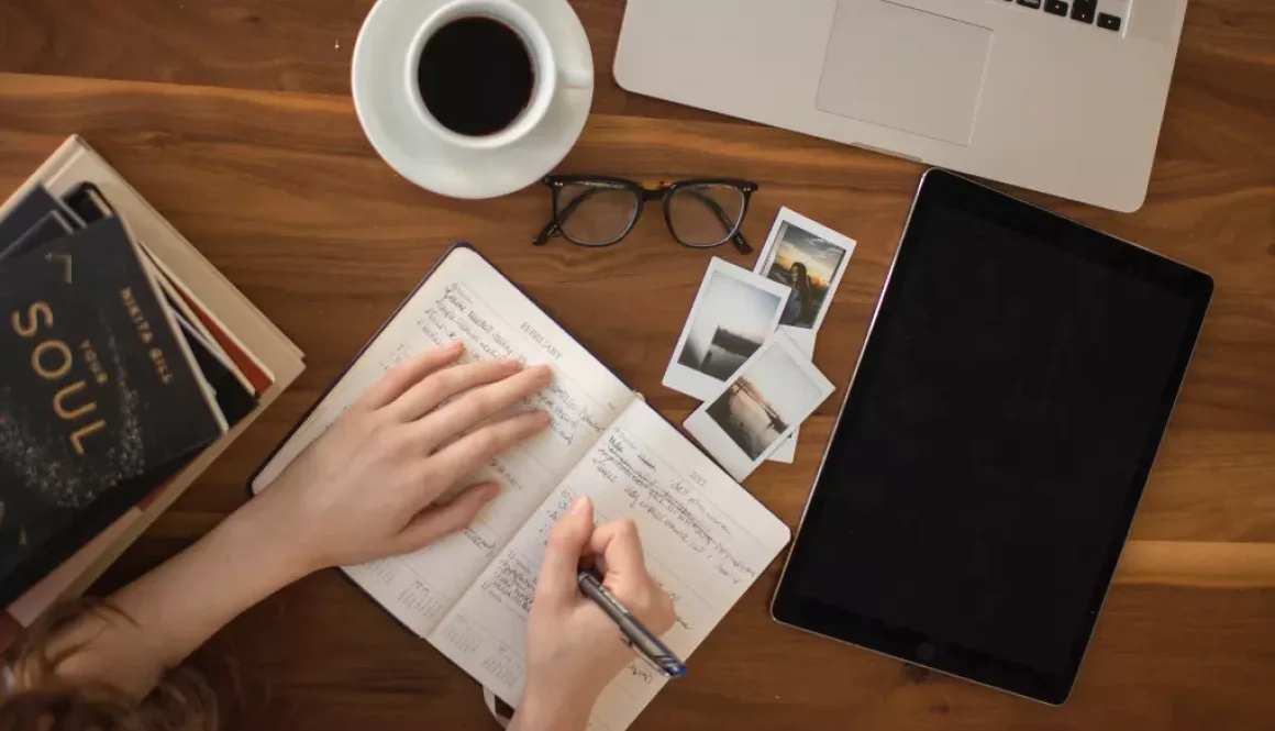 Viet-ebook-kiem-tien-va-tro-nen-noi-tieng-tu-viet-ebook-c